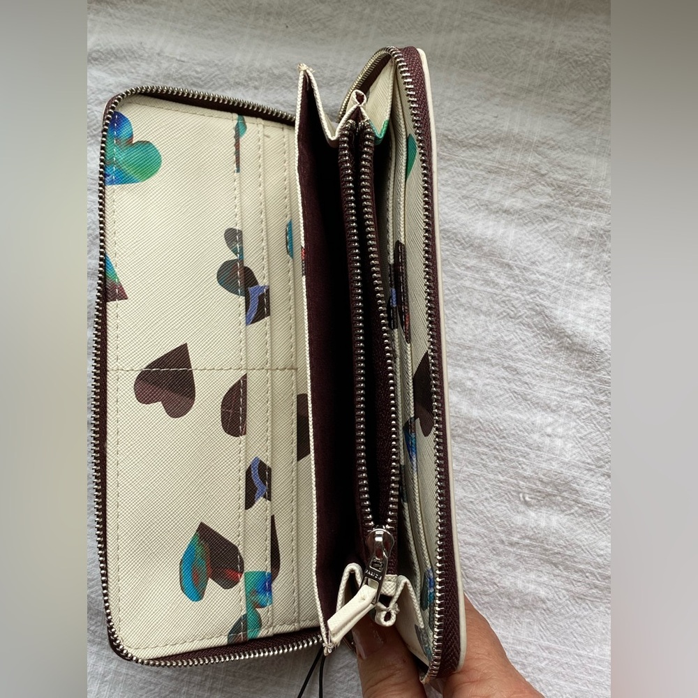 Heart Patterned Cream Wallet - Picture 5 of 5
